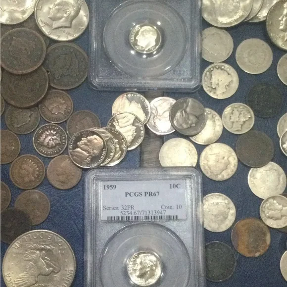 Assorted Coin Collection - Picture 9 of 16